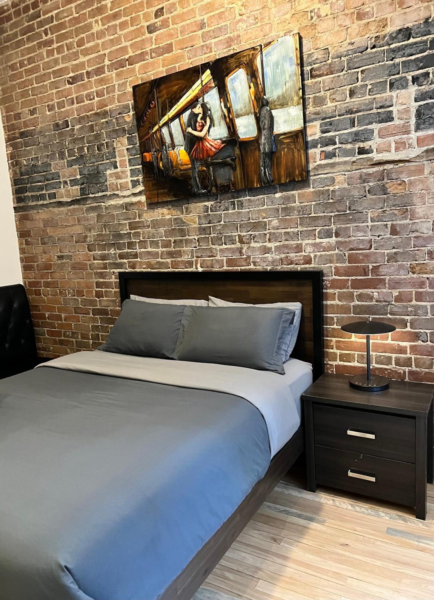 Elegant 1 Bedroom Apartment In Old Port - 202 Montreal Exterior photo